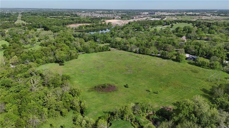 17200 Metcalf Pl, Overland Park, KS 66085