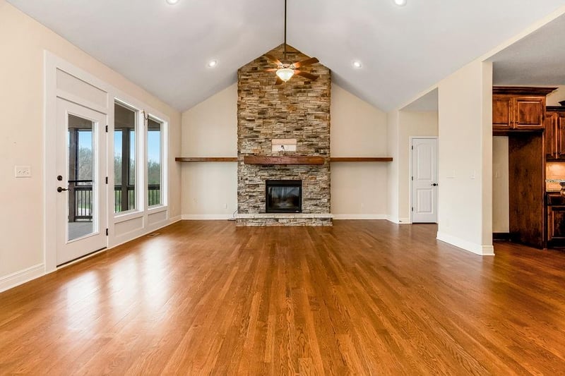 4925 NW Ridgewood Ct, Riverside, MO 64150