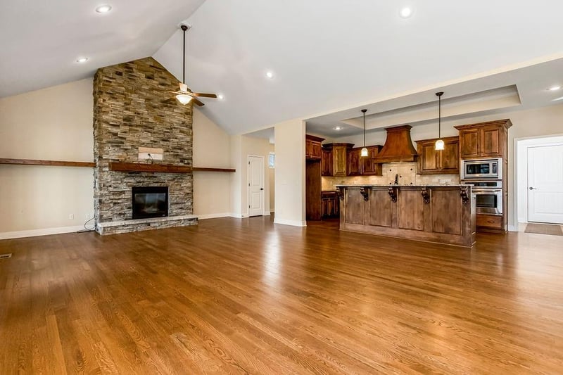 4925 NW Ridgewood Ct, Riverside, MO 64150