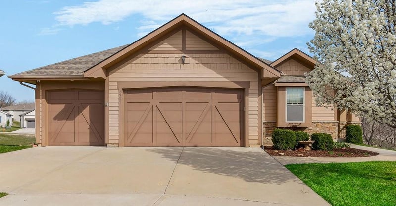 4925 NW Ridgewood Ct, Riverside, MO 64150