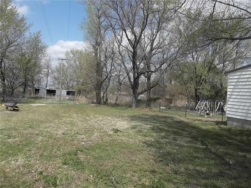 214 Watermelon Rd, Thayer, KS 66776