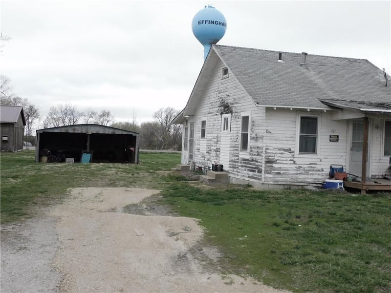 411 John St, Effingham, KS 66023