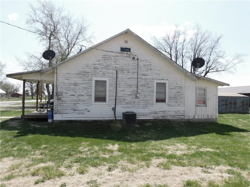 411 John St, Effingham, KS 66023