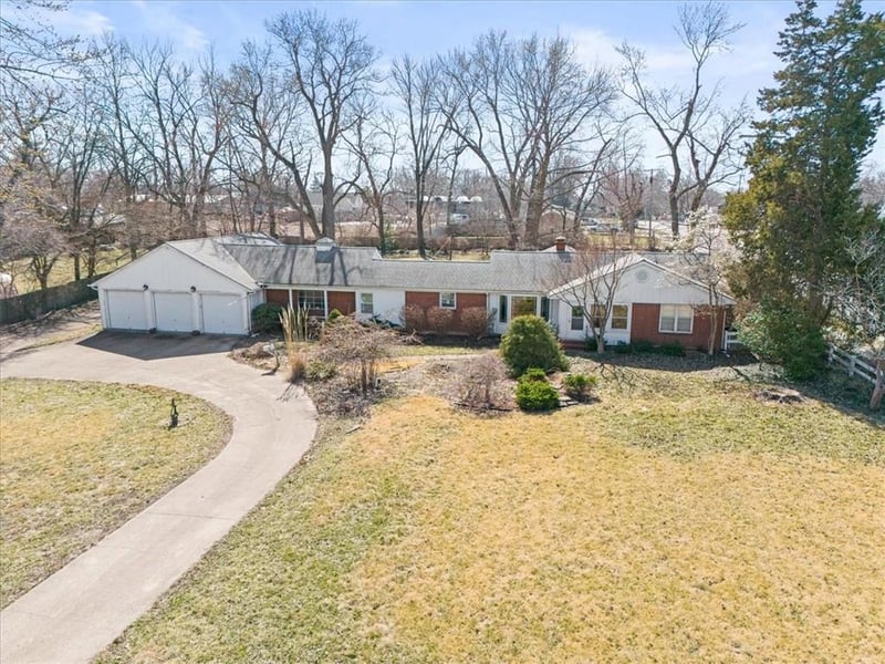 6909 82nd St, Overland Park, KS 66204