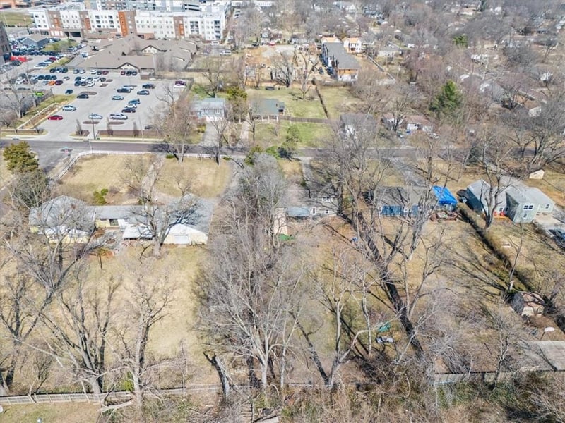 6909 82nd St, Overland Park, KS 66204