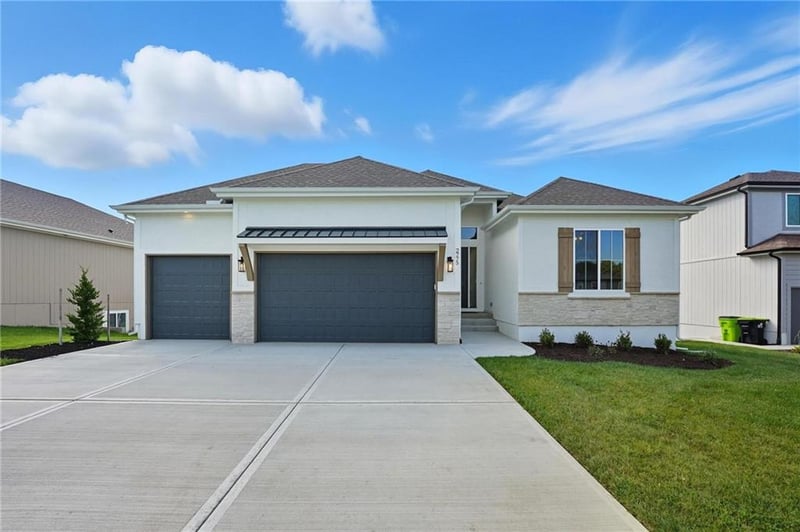 2775 11th Ter, Lee's Summit, MO 64081