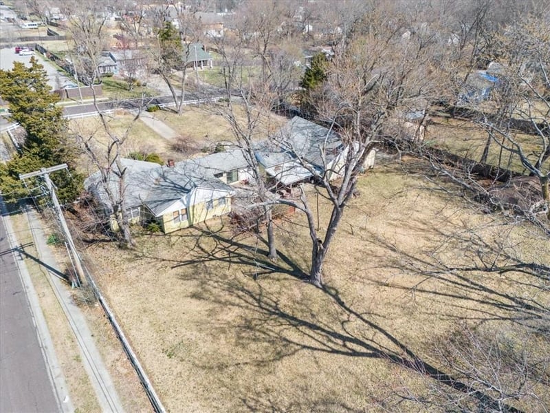 6909 82nd St, Overland Park, KS 66204