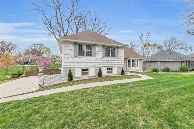 10712 W 52nd Cir, Shawnee, KS 66203