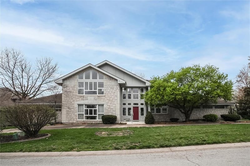 115 W Woodlands Dr, Gladstone, MO 64119