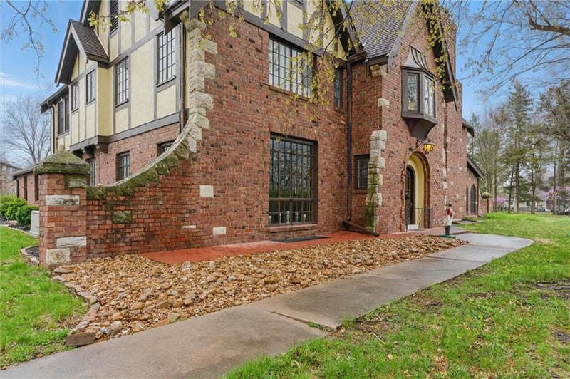 8 Orchard Pl, Excelsior Springs, MO 64024