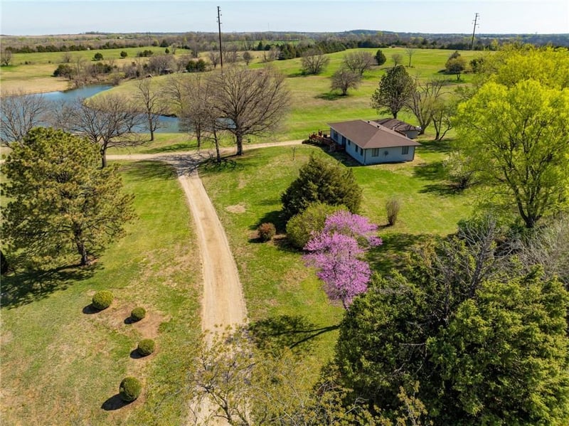 1628 400th Rd, Lawrence, KS 66049