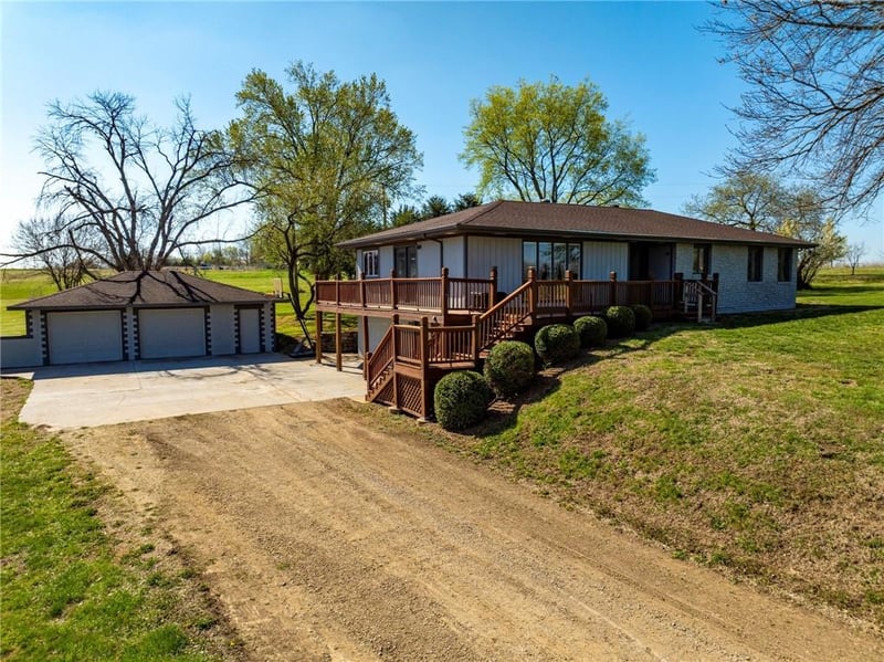 1628 400th Rd, Lawrence, KS 66049