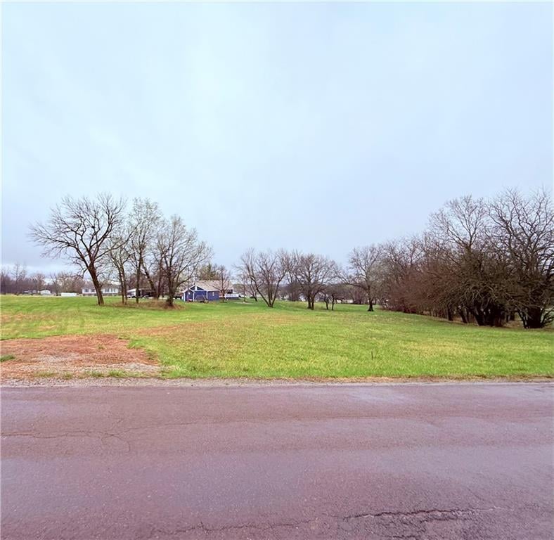Lake Viking Ter, Gallatin, MO 64640