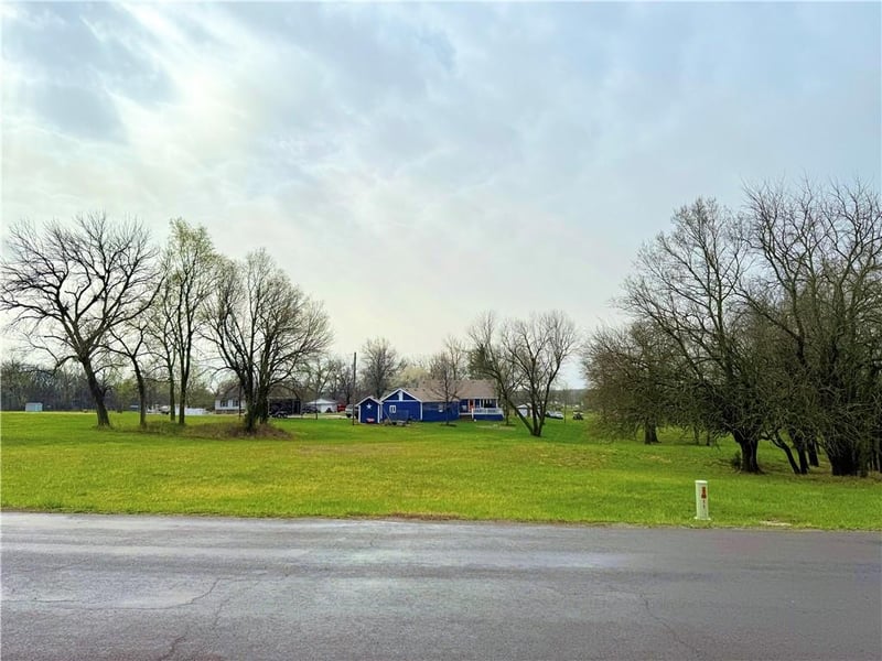 Lake Viking Ter, Gallatin, MO 64640
