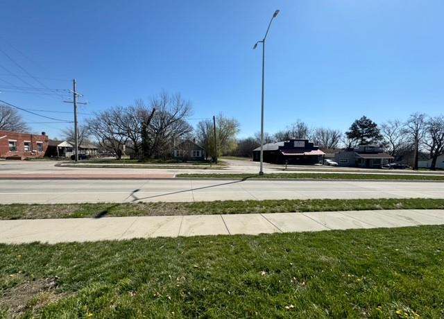 15460 Quivira Rd, Overland Park, KS 66221