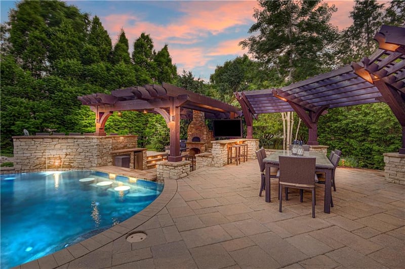 3713 W 140th St, Leawood, KS 66224