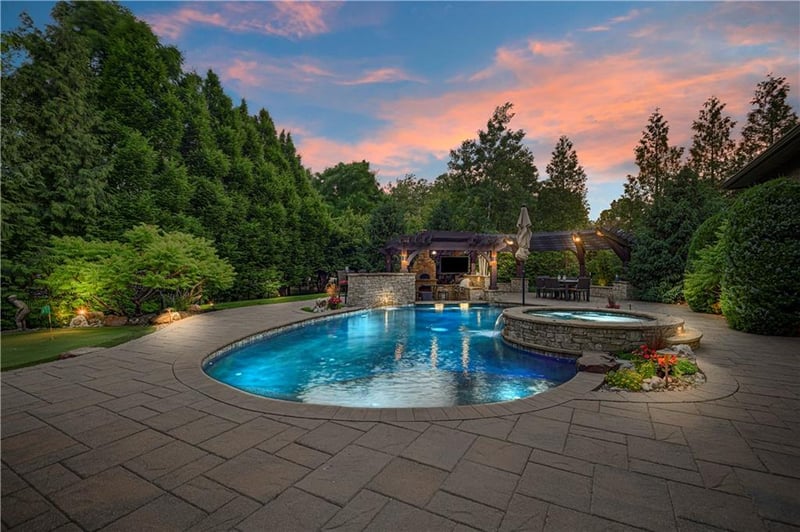 3713 W 140th St, Leawood, KS 66224