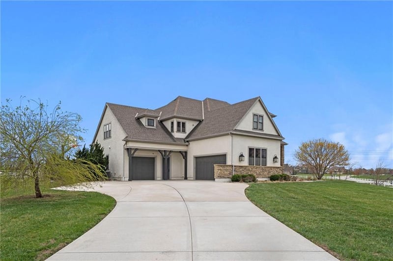 19615 Windsor Dr, Stilwell, KS 66085