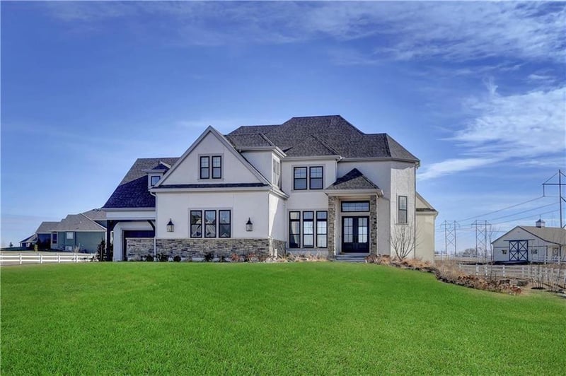 19615 Windsor Dr, Stilwell, KS 66085
