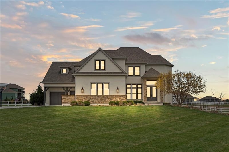 19615 Windsor Dr, Stilwell, KS 66085