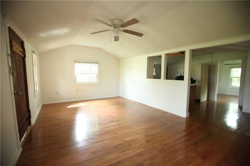 5428 Houston Lake Dr, Kansas City, MO 64151
