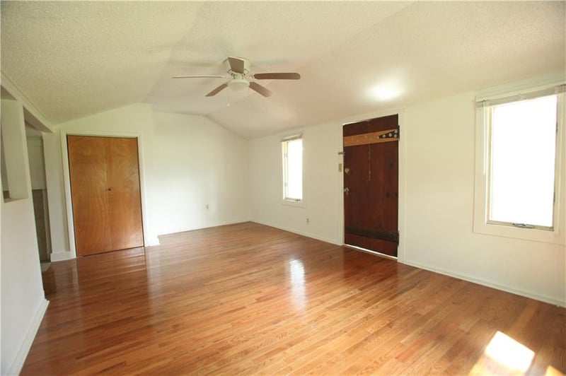 5428 Houston Lake Dr, Kansas City, MO 64151