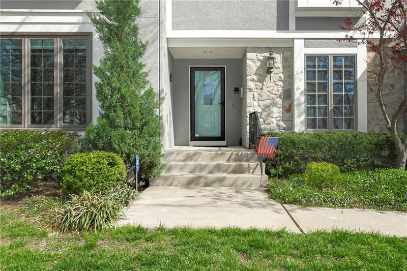 4823 W 90th St, Prairie Village, KS 66207