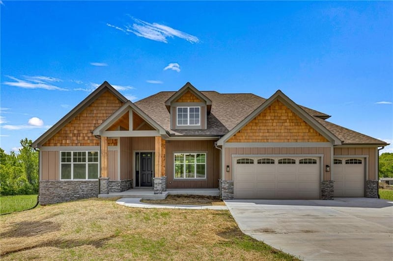 2017 Vilas St, Leavenworth, KS 66048