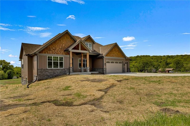 2017 Vilas St, Leavenworth, KS 66048