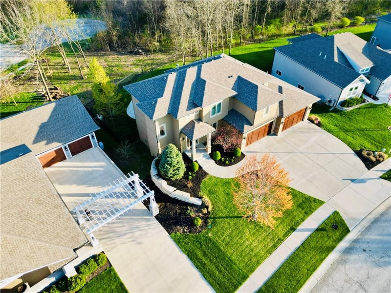 12747 Hubbard Rd, Kansas City, KS 66109