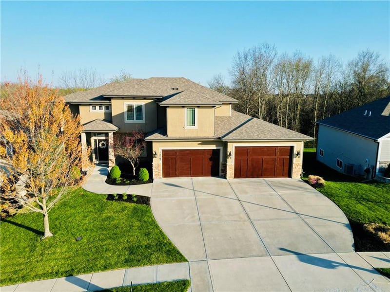 12747 Hubbard Rd, Kansas City, KS 66109