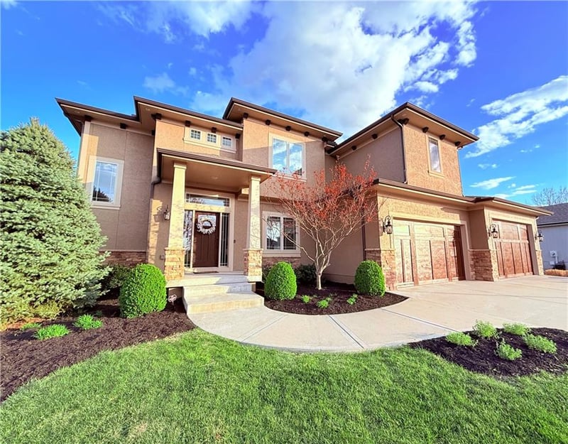 12747 Hubbard Rd, Kansas City, KS 66109
