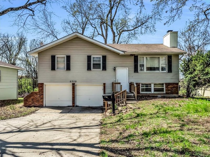 5220 Overton Ave, Kansas City, MO 64133