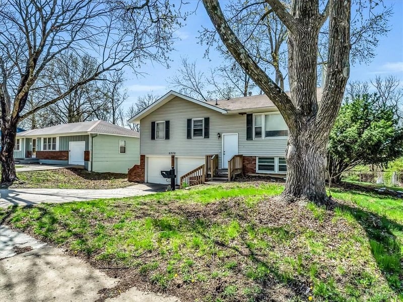 5220 Overton Ave, Kansas City, MO 64133