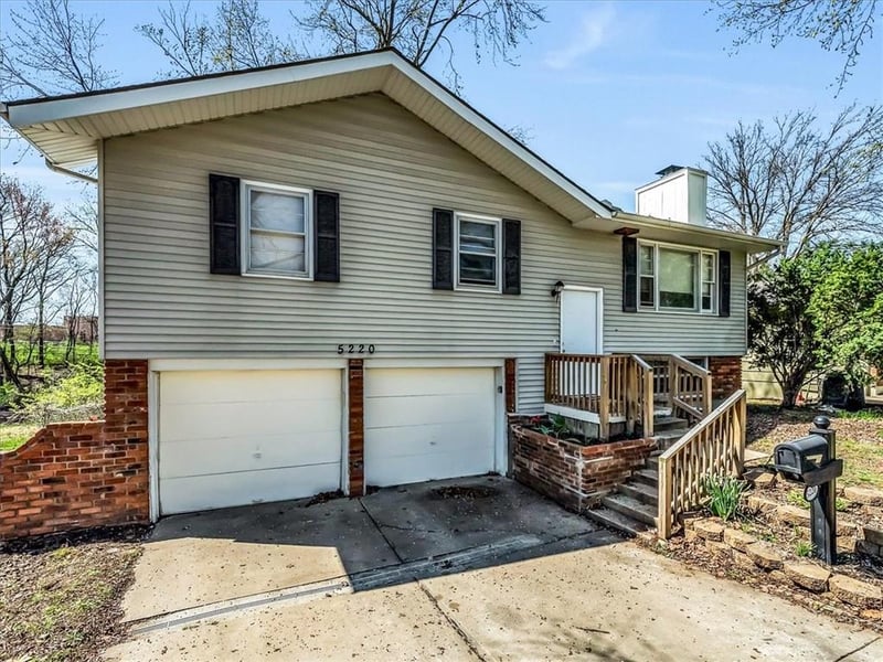 5220 Overton Ave, Kansas City, MO 64133