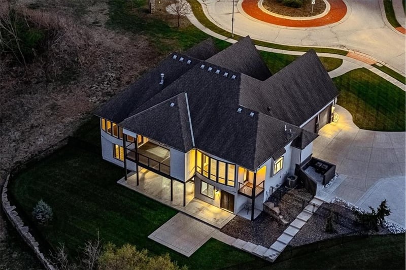 6837 N Myrtle Ct, Gladstone, MO 64119