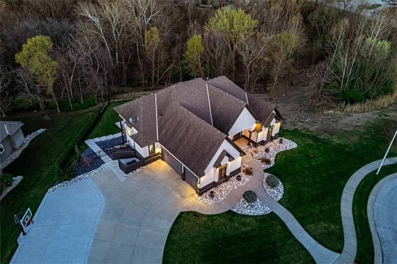 6837 N Myrtle Ct, Gladstone, MO 64119