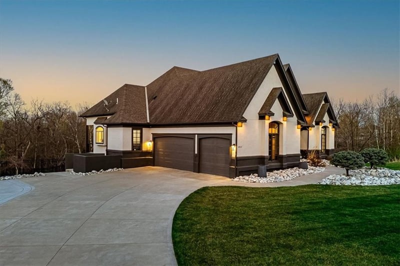 6837 N Myrtle Ct, Gladstone, MO 64119