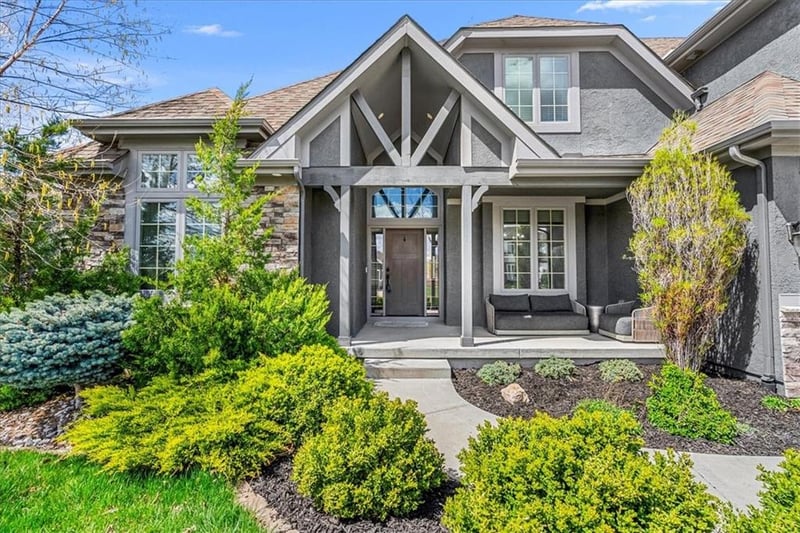 8908 N Crescent Ave, Kansas City, MO 64157