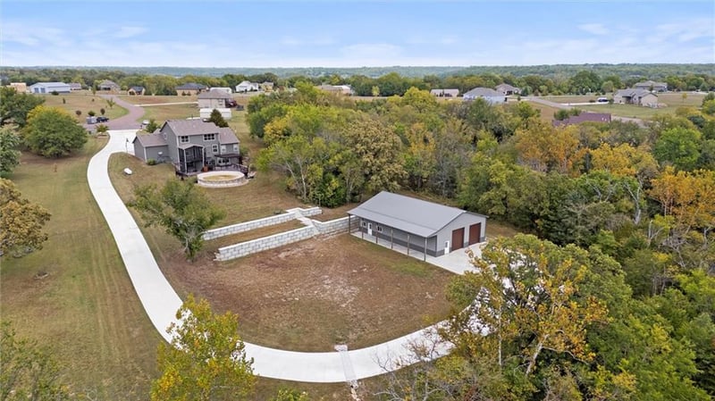 17200 Abby Ln, Tonganoxie, KS 66086