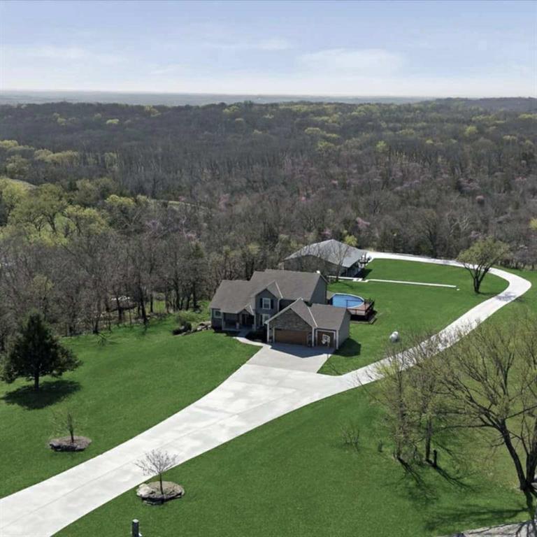 17200 Abby Ln, Tonganoxie, KS 66086