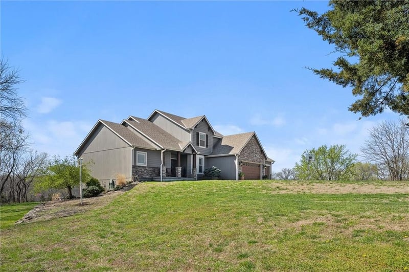 17200 Abby Ln, Tonganoxie, KS 66086