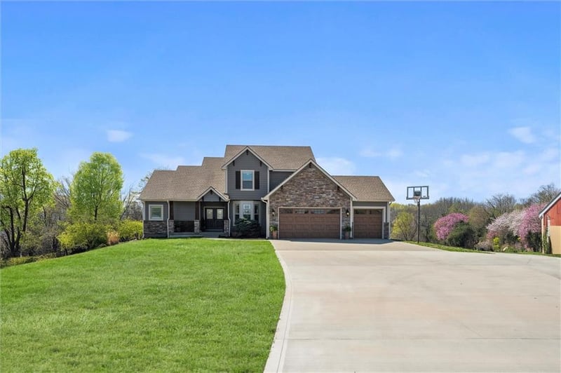 17200 Abby Ln, Tonganoxie, KS 66086