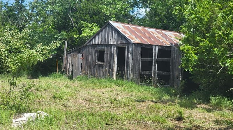 92 Hw, Smithville, MO 64089