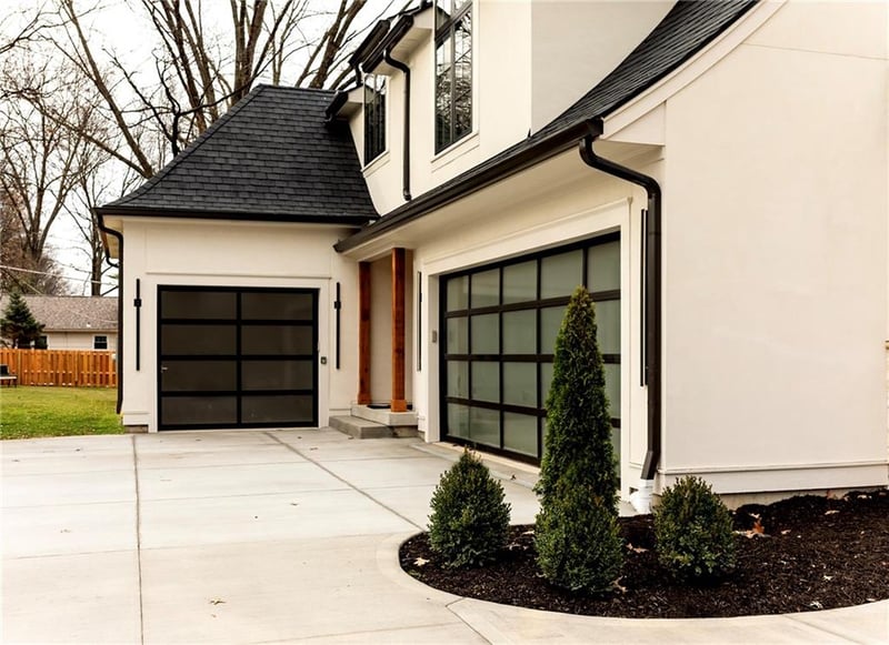 2815 W 82nd St, Leawood, KS 66206