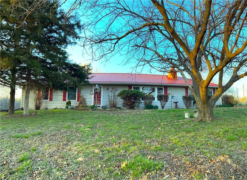 1156 NE 50th Rd, Lamar, MO 64759