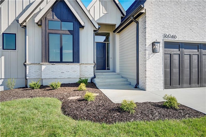 16046 Twilight Ln, Olathe, KS 66062