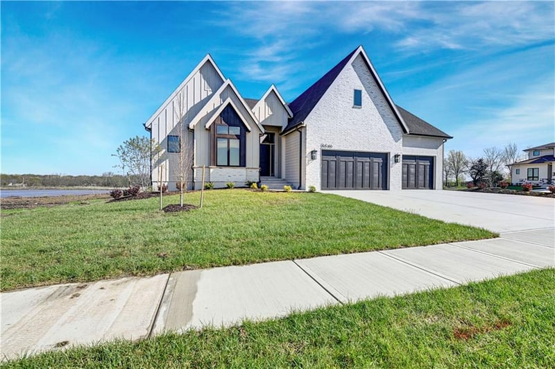 16046 Twilight Ln, Olathe, KS 66062
