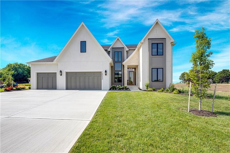 16030 Twilight Ln, Olathe, KS 66062