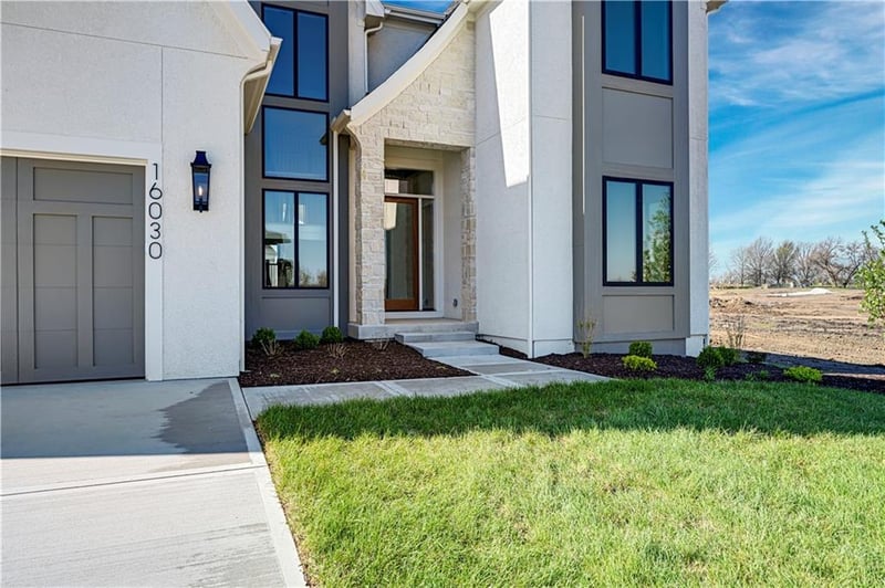 16030 Twilight Ln, Olathe, KS 66062